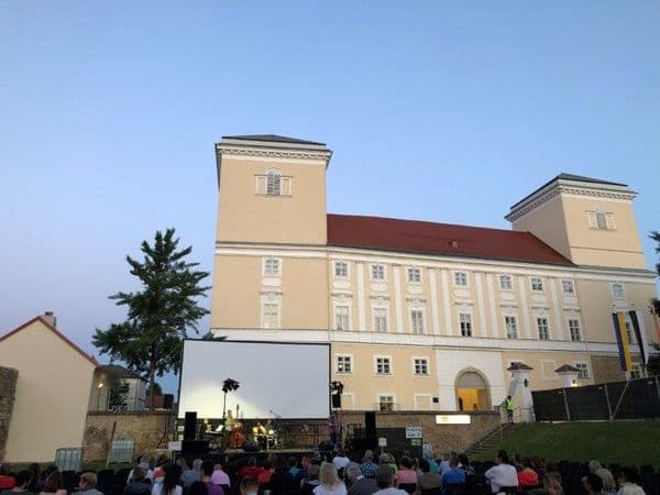Wolkersdorf - Sommerkino im Schlossgraben